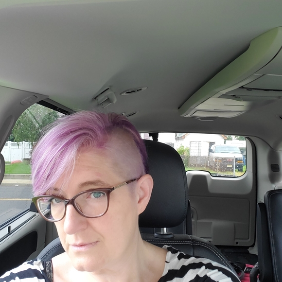 Meet your Posher, Monica - Picture 2 of 3